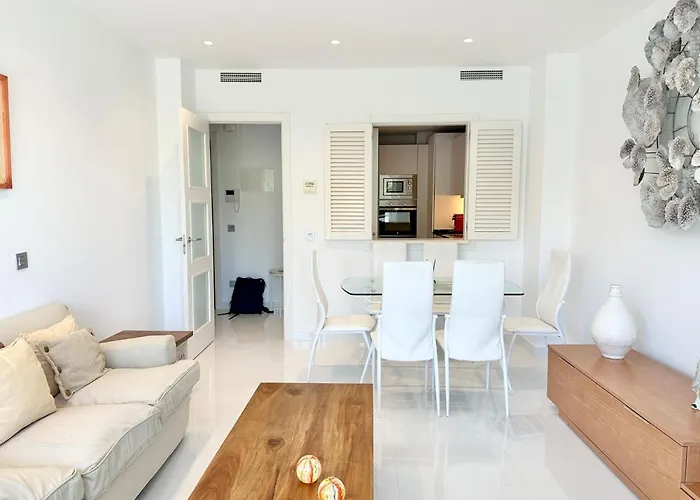 Center Of - Eaw Homes Μαρμπέλλα