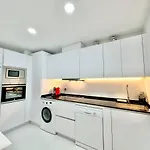 Center Of - Eaw Homes マルベーリャ